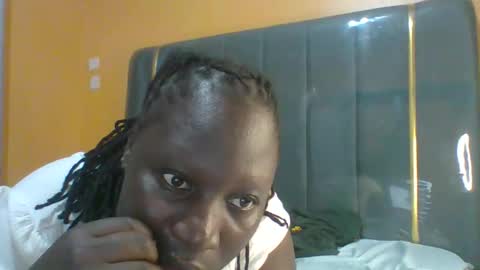 Snapshot of ladyblossoms19 chatting on June 2026 02:33:01 PM lindah32 online show from June 2026 02:33:01 PM