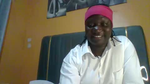Snapshot of ladyblossoms19 chatting on June 2026 10:38:02 PM lindah32 online show from June 2026 10:38:02 PM