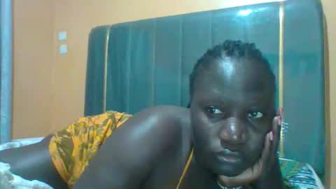 Snapshot of ladyblossoms19 chatting on June 2026 07:25:01 PM lindah32 online show from June 2026 07:25:01 PM