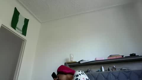 Stephanie online show from October 2025 03:32:01 PM