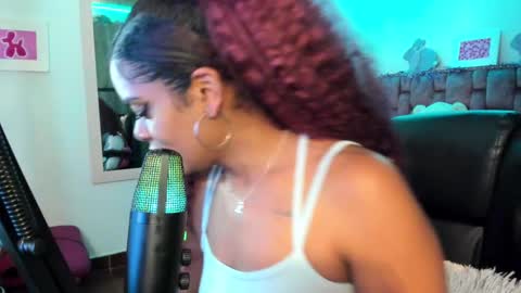 Snapshot of ladydanniela chatting on December 2024 02:42:02 AM leidy daniela online show from December 2024 02:42:02 AM