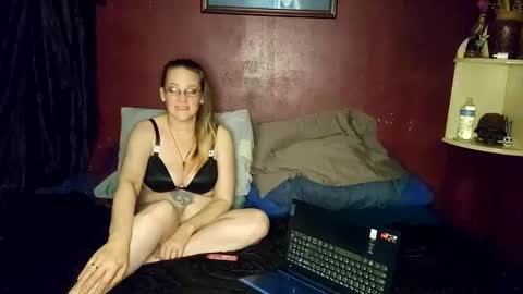 Snapshot of ladykiva_n_hubz chatting on October 2025 05:06:01 AM ladykiva_n_hubz online show from October 2025 05:06:01 AM