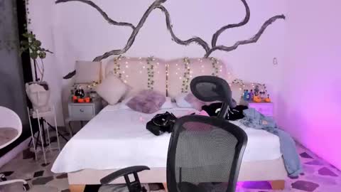 Lady  online show from October 2025 05:26:02 AM