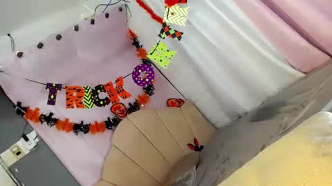 MANIKA online show from October 2025 02:20:01 PM