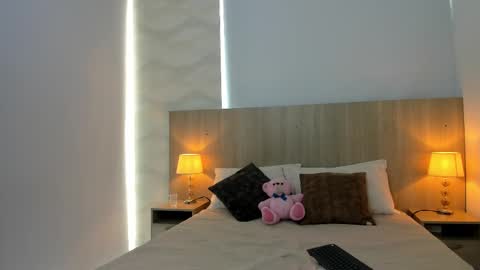 Laia Cruz online show from October 2025 07:14:02 PM