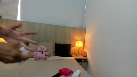 Laia Cruz online show from December 2025 07:20:02 PM