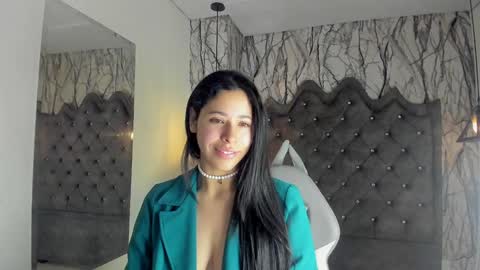 Laia online show from January 2025 06:00:01 PM