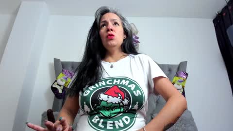 Lailacastillo online show from December 2024 10:34:02 AM