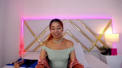 Laila Stilwills online show from April 2026 01:41:02 PM