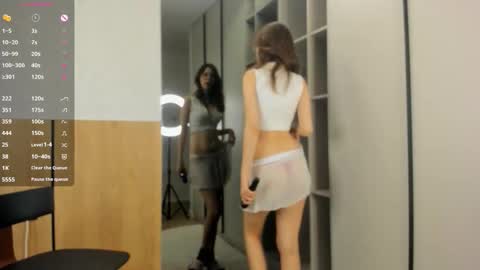 Julia online show from October 2025 08:10:01 PM