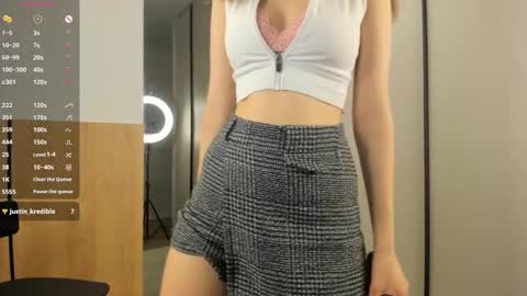 Julia online show from October 2025 08:22:01 PM