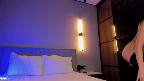 Ellina online show from November 2025 03:18:02 PM