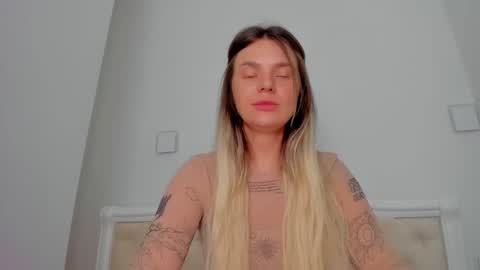 Lallie  online show from November 2025 03:44:02 PM