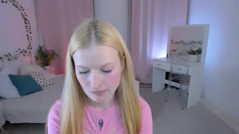 Laly online show from October 2025 12:34:02 PM