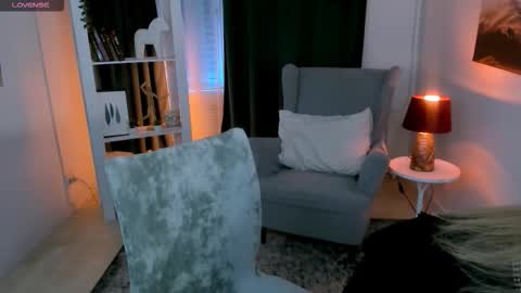 Laly online show from November 2025 10:49:02 AM