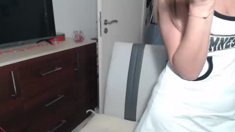 Snapshot of lamadrina006 chatting on December 2024 09:02:02 AM LaMadrina006 online show from December 2024 09:02:02 AM