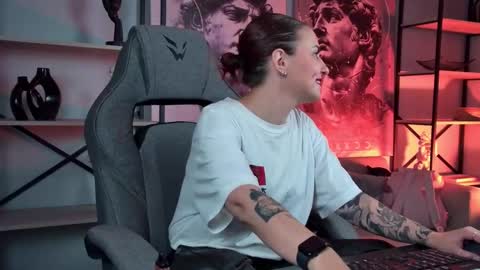 just call me Lana  and her security online show from October 2025 08:21:01 AM