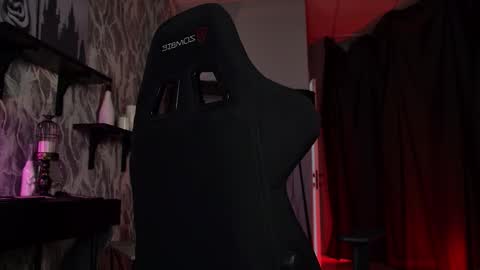 just call me Lana  and her security online show from November 2025 11:57:02 AM