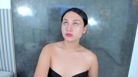 Lana online show from November 2025 07:45:01 PM