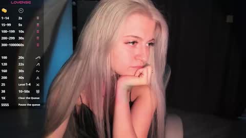 Lana online show from October 2025 09:43:01 AM