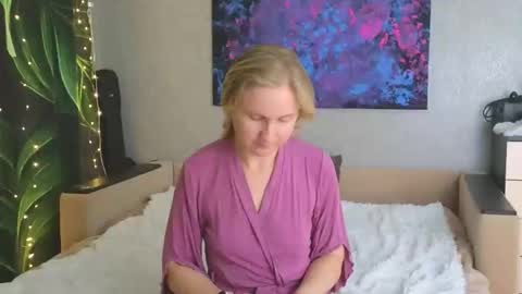 LanaviSmith online show from December 2025 06:20:02 AM