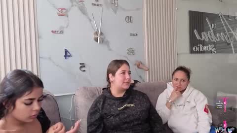 lanna_as online show from December 2025 01:49:01 PM