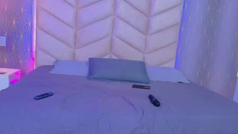 L A N N A ---- online show from October 2025 02:17:02 PM
