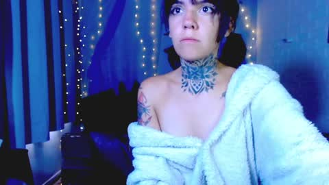 LANNIE   online show from April 2026 03:28:01 PM