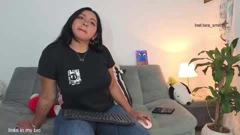 Snapshot of lara1__ chatting on February 2026 01:12:01 AM Lara online show from February 2026 01:12:01 AM