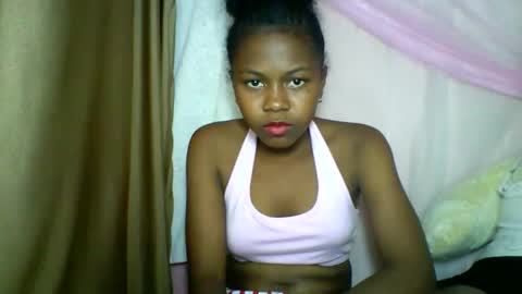 Snapshot of lara_belle chatting on May 2026 02:35:02 PM lara_belle online show from May 2026 02:35:02 PM