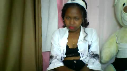 Snapshot of lara_belle chatting on May 2026 08:30:02 AM lara_belle online show from May 2026 08:30:02 AM