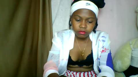 Snapshot of lara_belle chatting on May 2026 10:22:01 AM lara_belle online show from May 2026 10:22:01 AM