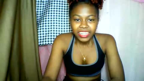 Snapshot of lara_belle chatting on May 2026 06:28:02 PM lara_belle online show from May 2026 06:28:02 PM