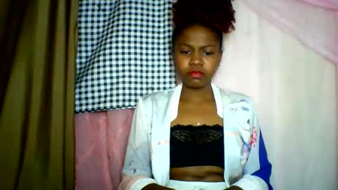 Snapshot of lara_belle chatting on June 2026 08:32:02 PM lara_belle online show from June 2026 08:32:02 PM