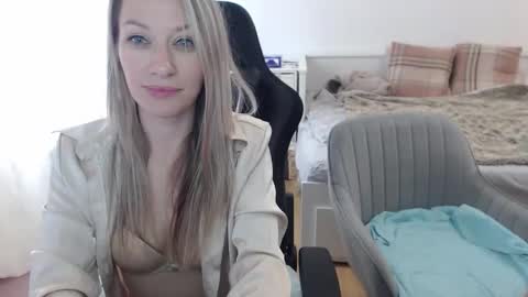 Lara online show from September 2025 11:21:02 AM