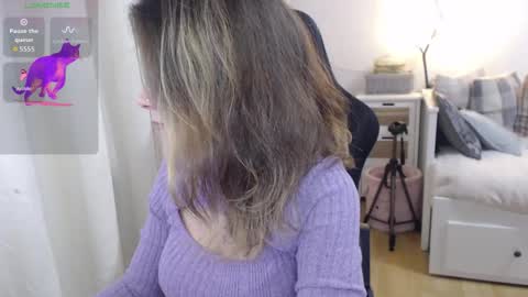 Lara online show from December 2025 05:52:01 PM