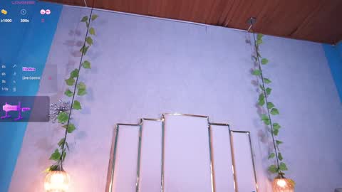 Snapshot of lara_giraldo chatting on December 2024 06:53:02 AM Hello Guys I am Lara Giraldo WELCOME To my room online show from December 2024 06:53:02 AM