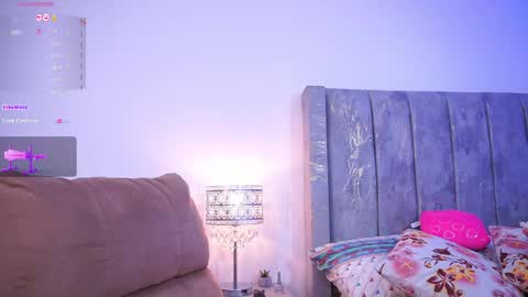 Snapshot of lara_giraldo chatting on February 2025 05:41:01 AM Hello Guys I am Lara Giraldo WELCOME To my room online show from February 2025 05:41:01 AM