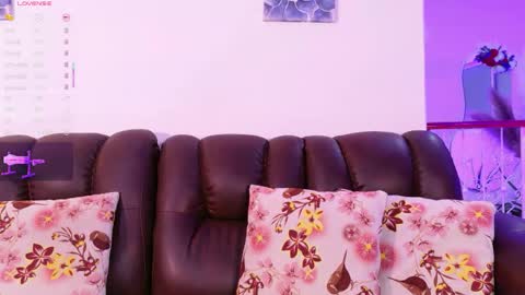 Snapshot of lara_giraldo chatting on May 2026 11:43:02 PM Hello Guys I am Lara Giraldo WELCOME To my room online show from May 2026 11:43:02 PM