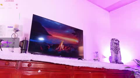 Snapshot of lara_giraldo chatting on May 2026 12:19:02 AM Hello Guys I am Lara Giraldo WELCOME To my room online show from May 2026 12:19:02 AM