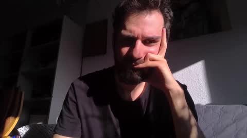 laraaan online show from November 2025 12:11:02 PM