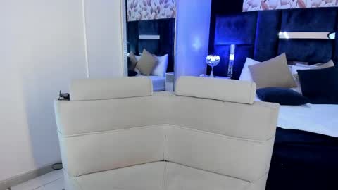 Lara online show from April 2026 08:32:01 PM