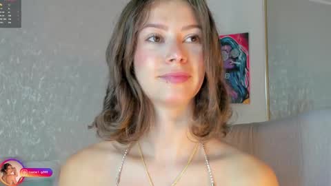 Lara  online show from October 2025 01:44:01 PM