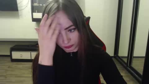 Laralianna online show from February 2025 05:26:01 PM