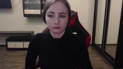 Laralianna online show from March 2025 07:56:01 PM