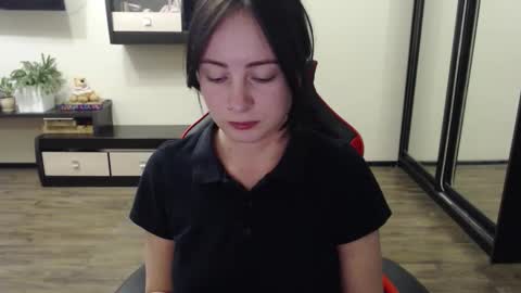 Laralianna online show from October 2025 02:25:02 PM