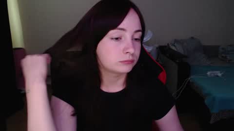 Laralianna online show from July 2026 12:33:01 PM