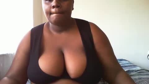 laralovex online show from December 2024 11:12:02 AM