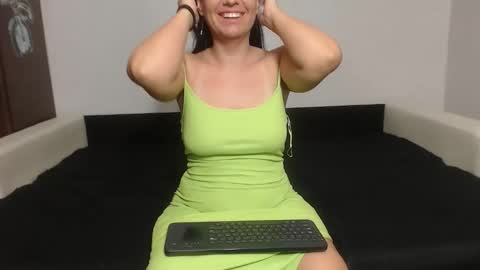 larataylorrr online show from May 2026 05:48:01 AM