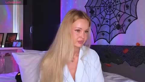 LarineGMT7  UTC6  online show from October 2025 03:07:02 AM